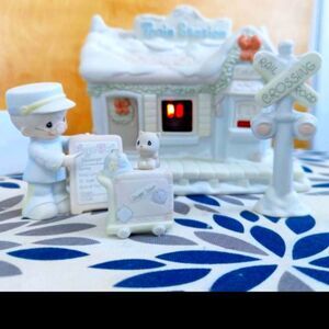 Precious Moments Sugar Town Train Station